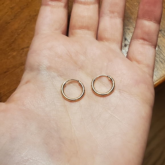 NWOT 15mm Mini Gold Hoop Earrings - Picture 6 of 8